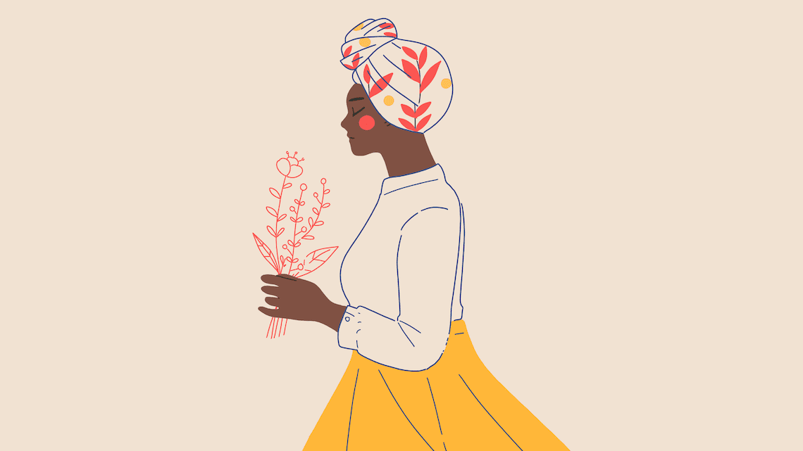 Une femme portant un bandeau à motifs, un chemisier blanc et une jupe jaune, tenant un simple bouquet de fleurs - comment fonctionne airbnb
