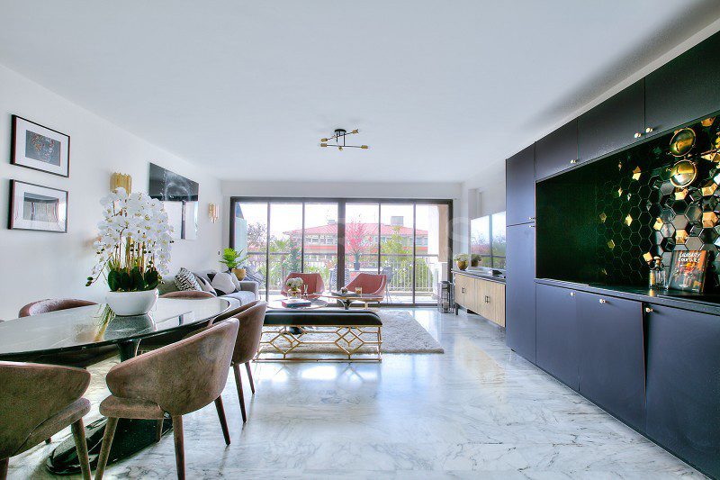 GuestReady house in Cannes, example of long term vs short term rentals with modern living space and high end finishes. 