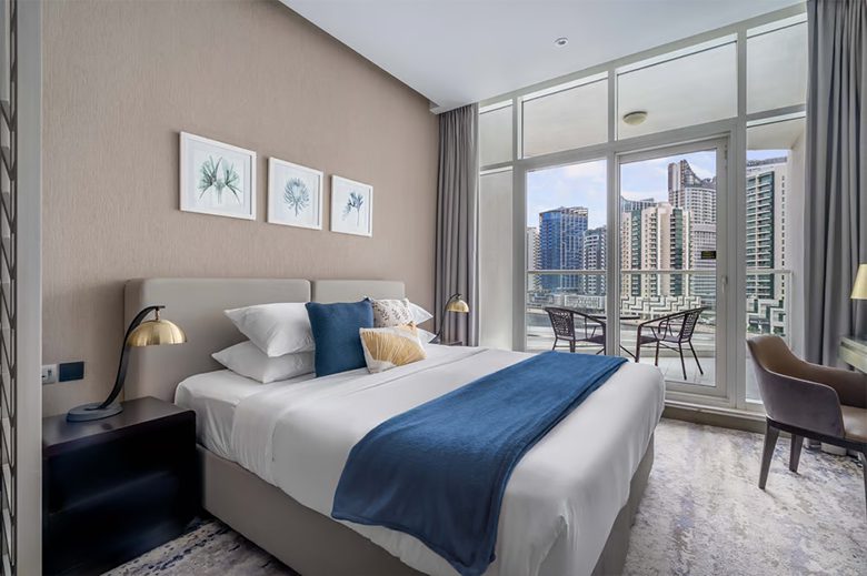 Modern studio with Dubai Canal View