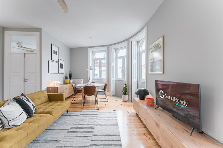 Colorful Apt near Agosto Station