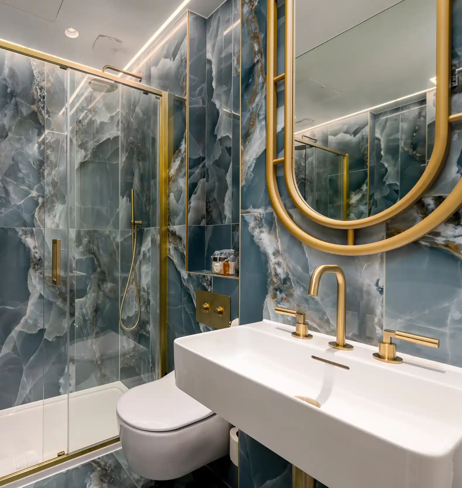 Fitzroy bathroom - Hotel management