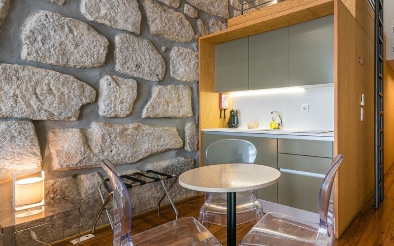 Kitchenette GuestReady. Airbnb. Como atrair e reter clientes corporativos